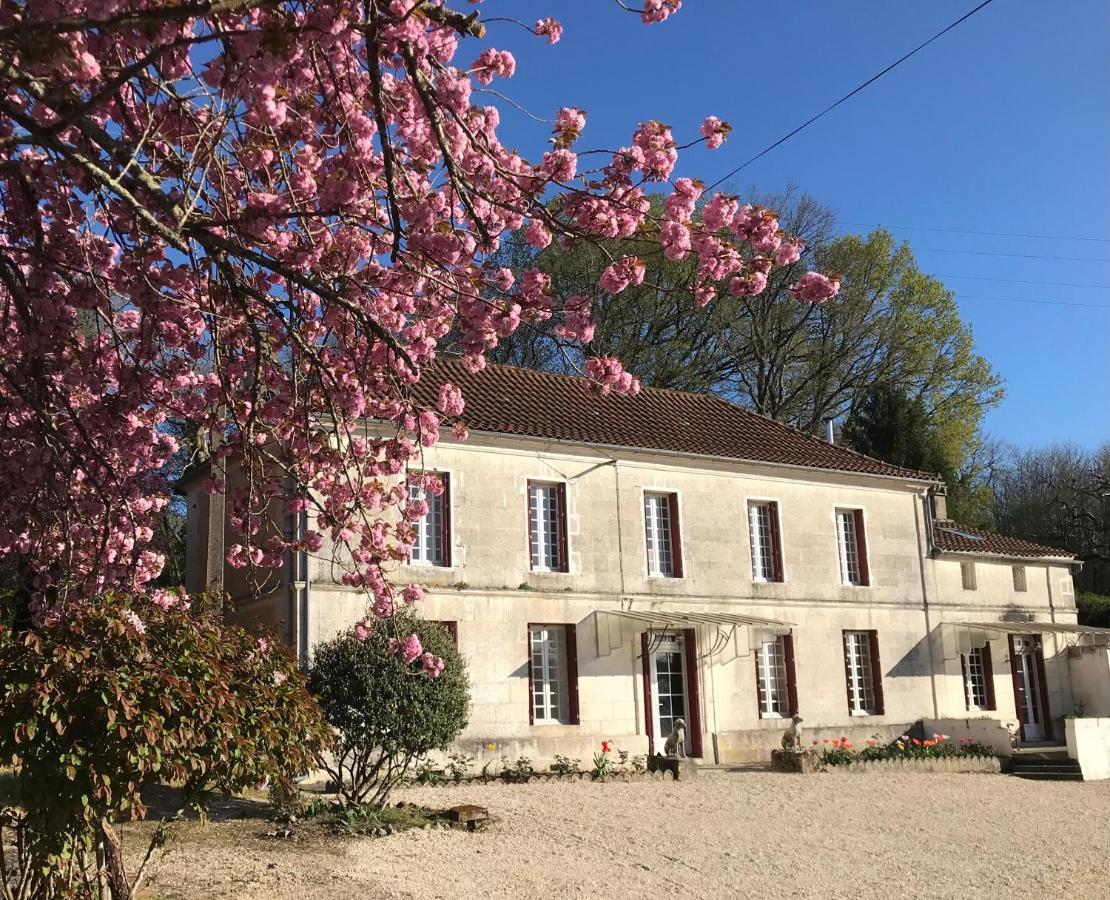Bed and Breakfast Les Ombrieres Porcheresse Exterior foto